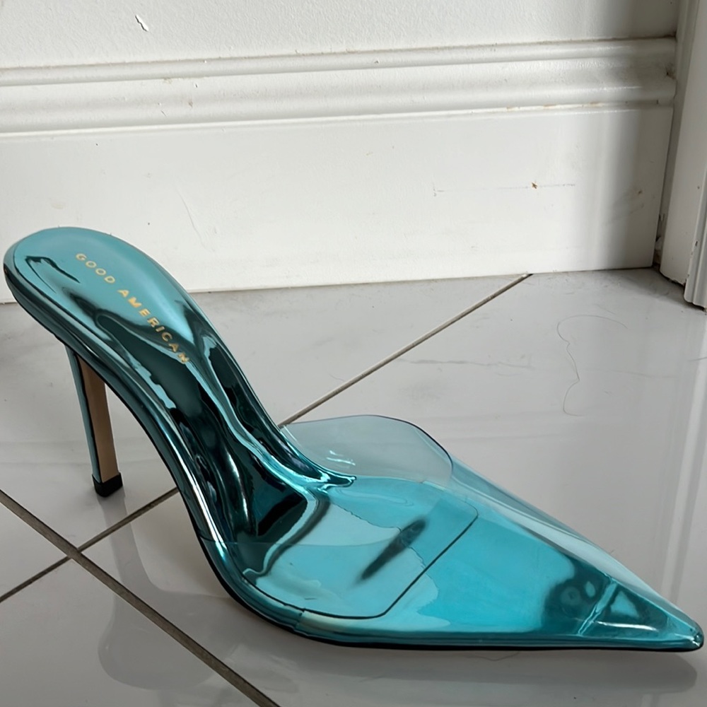 Good American blue iridescent point toe mule size 10